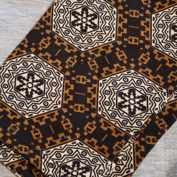 LulaRoe Randy - Picture 2 of 5